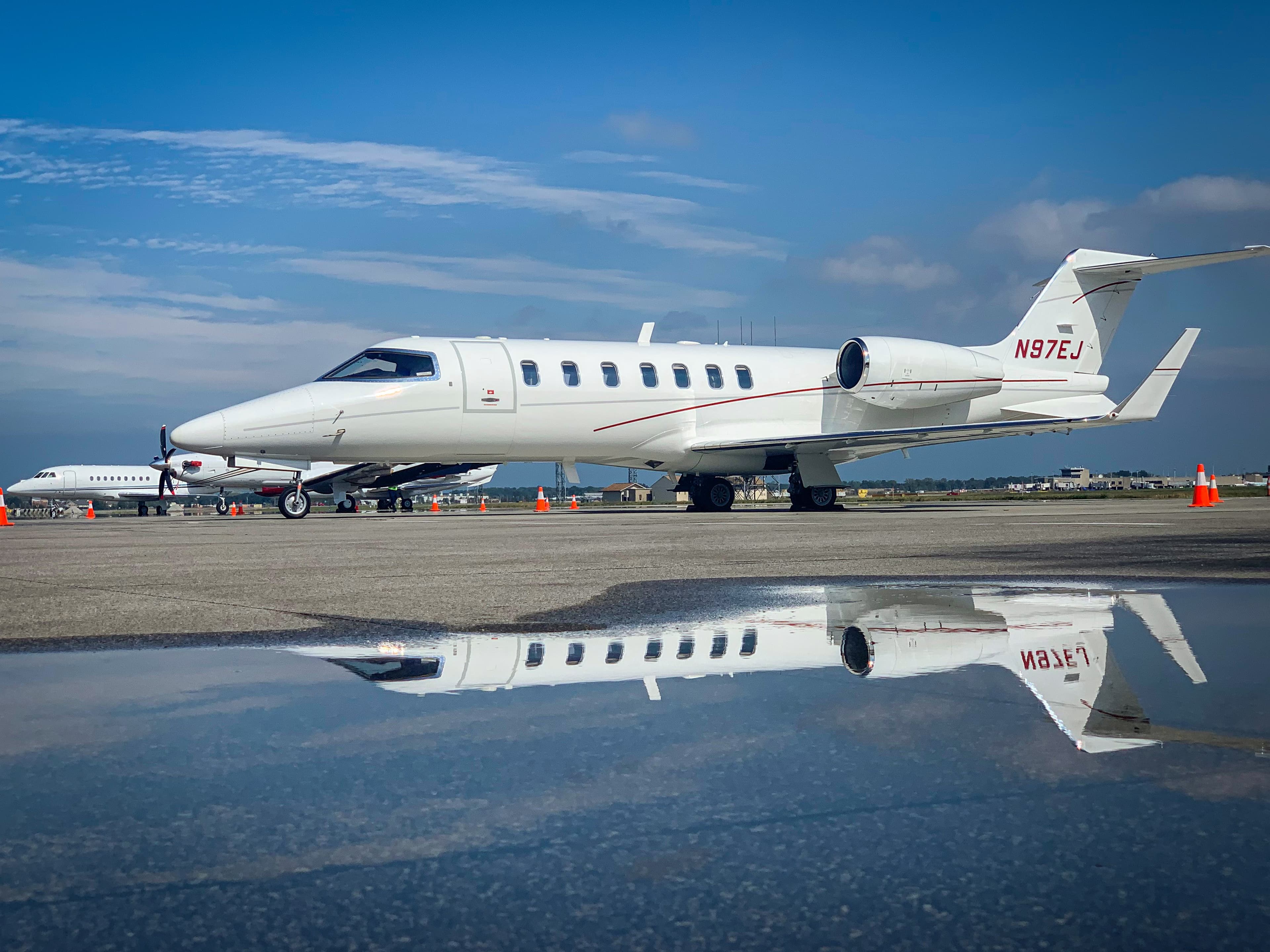 Bombardier Learjet 40XR - image 1