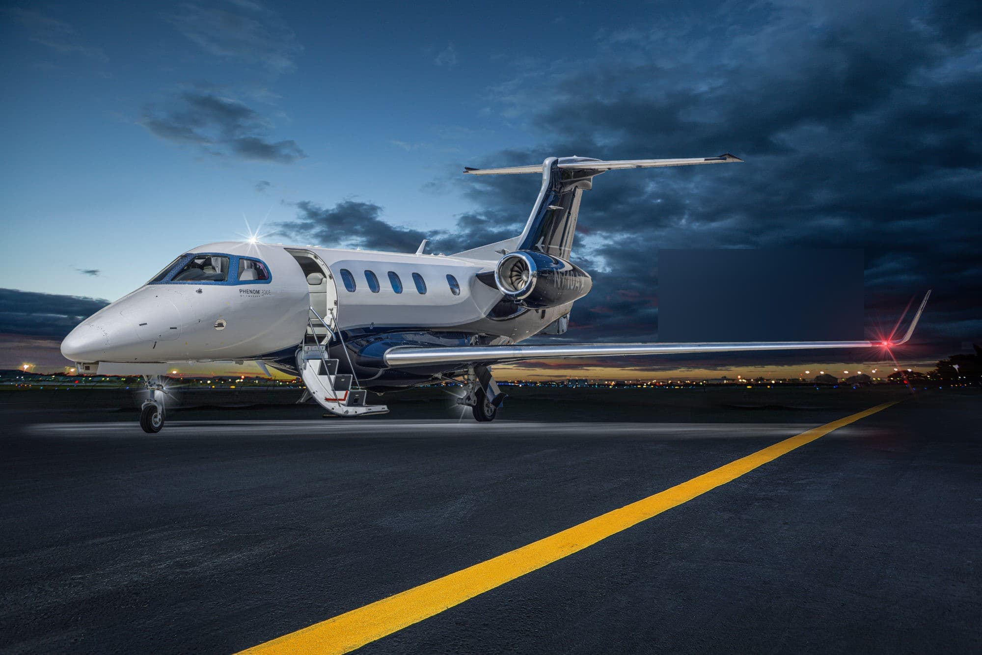 Embraer Phenom 300 - image 6