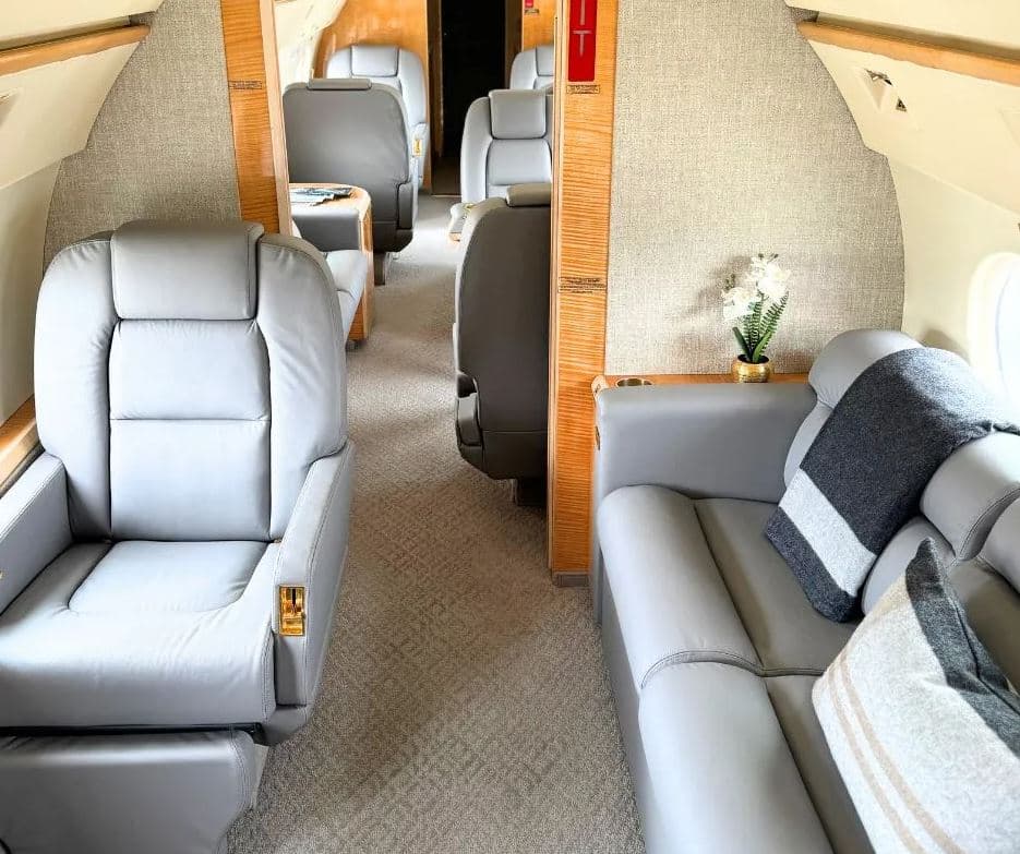 Gulfstream IV - image 11