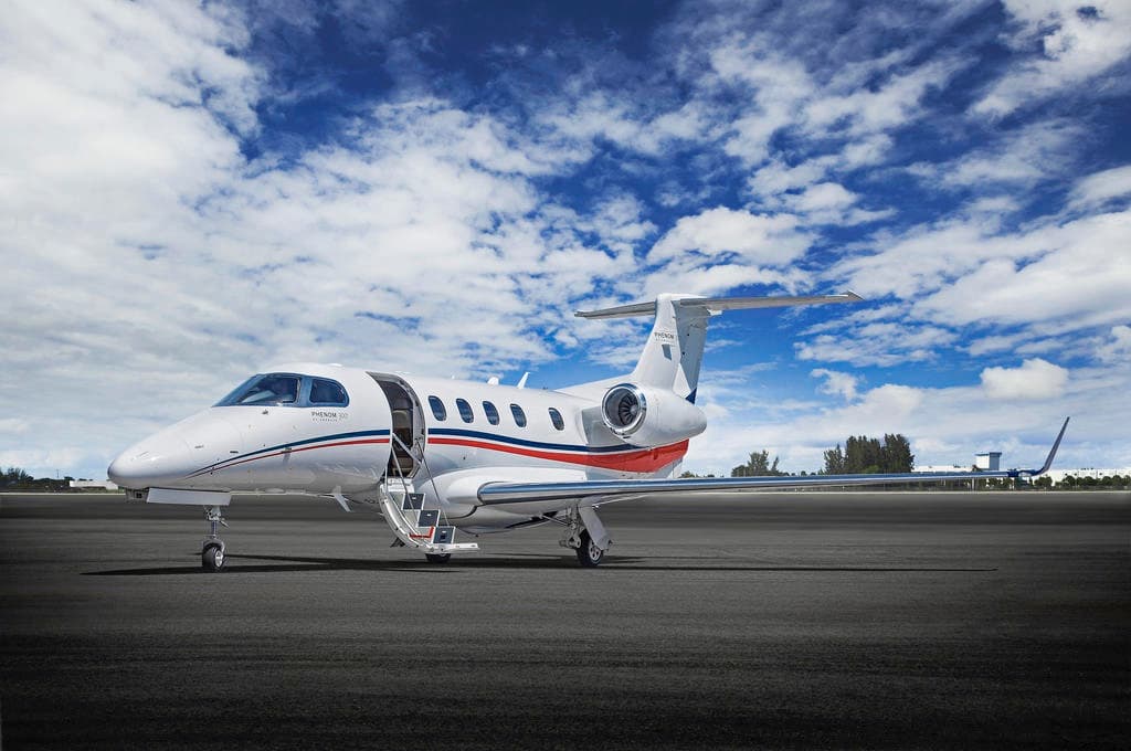 Embraer Phenom 300 - image 6