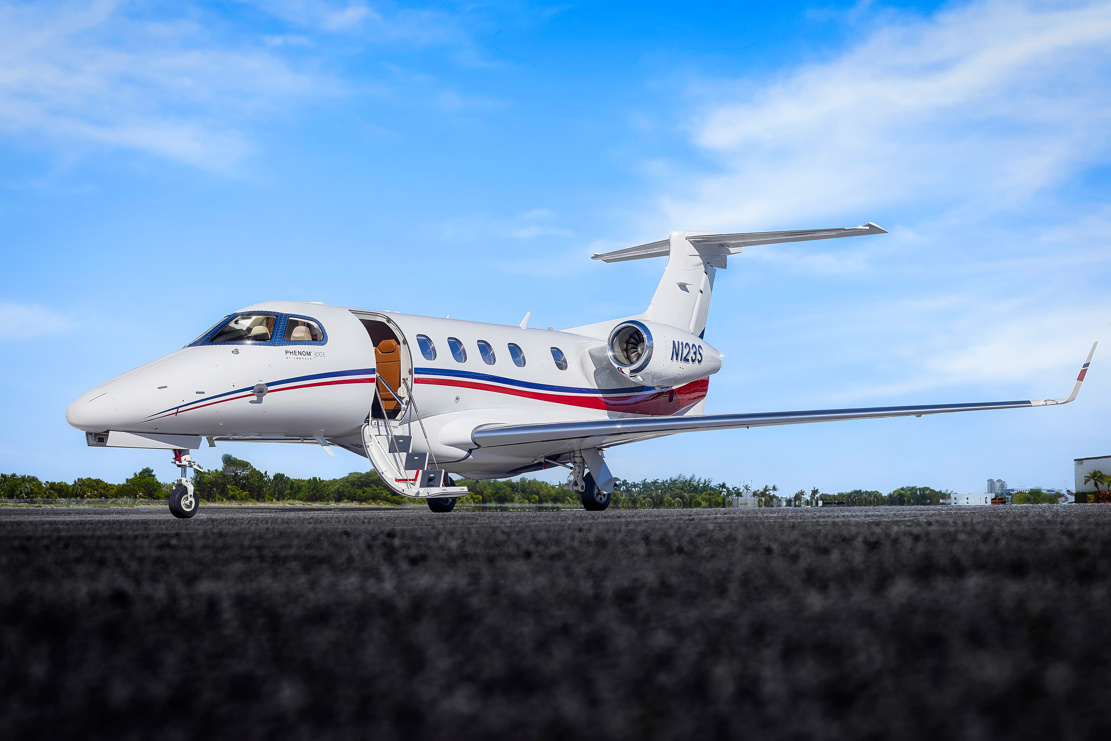 Embraer Phenom 300 - image 6