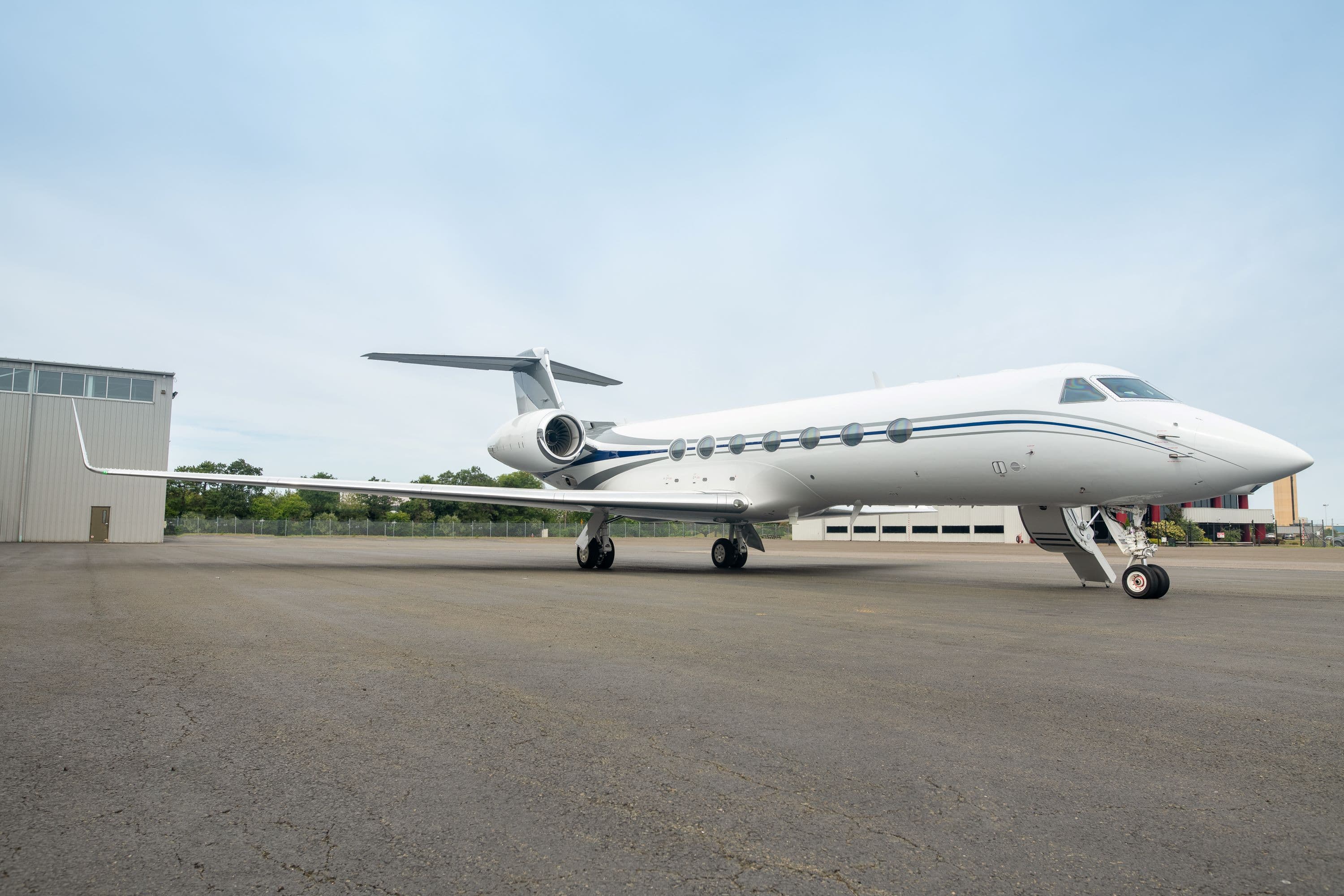 Gulfstream G550 - image 1