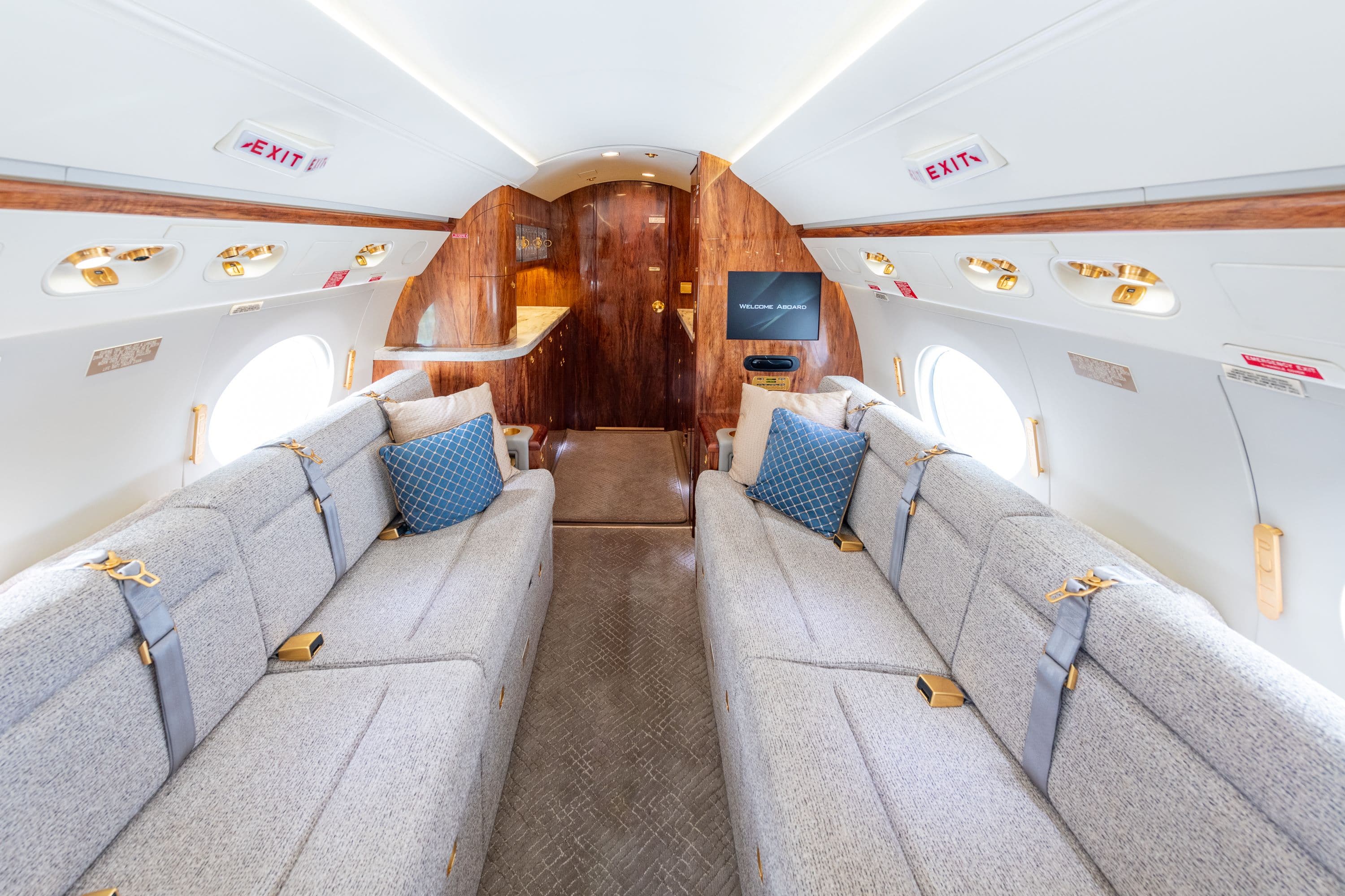 Gulfstream G550 - image 3