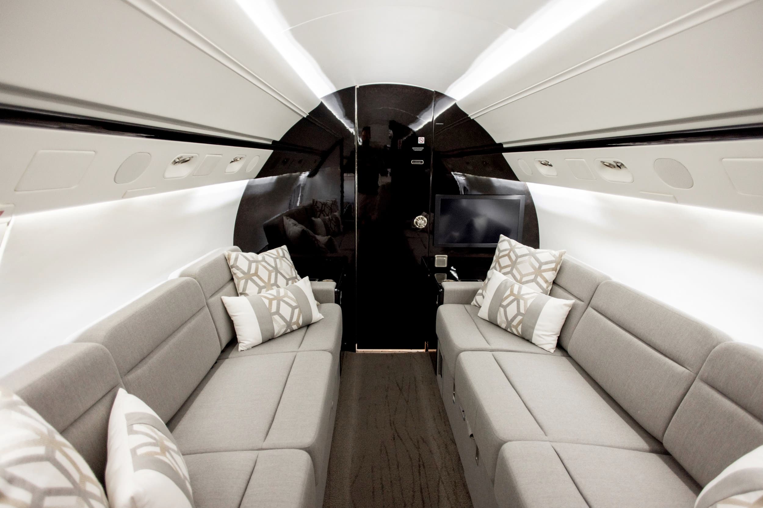 Gulfstream IV - image 3