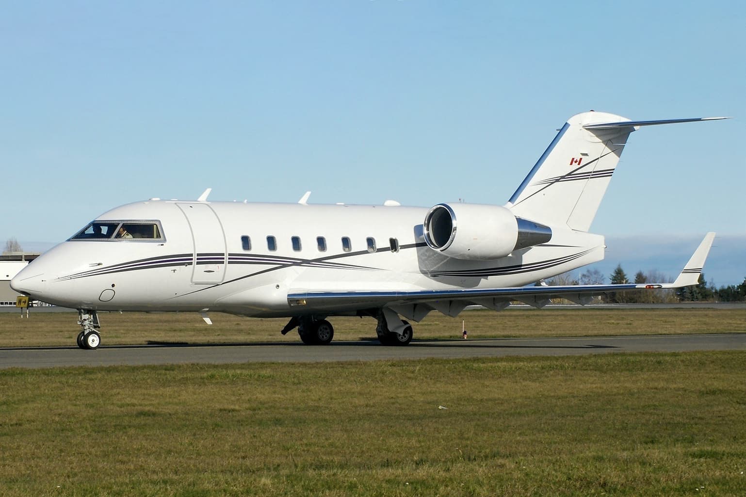 Bombardier Challenger 604 - image 1