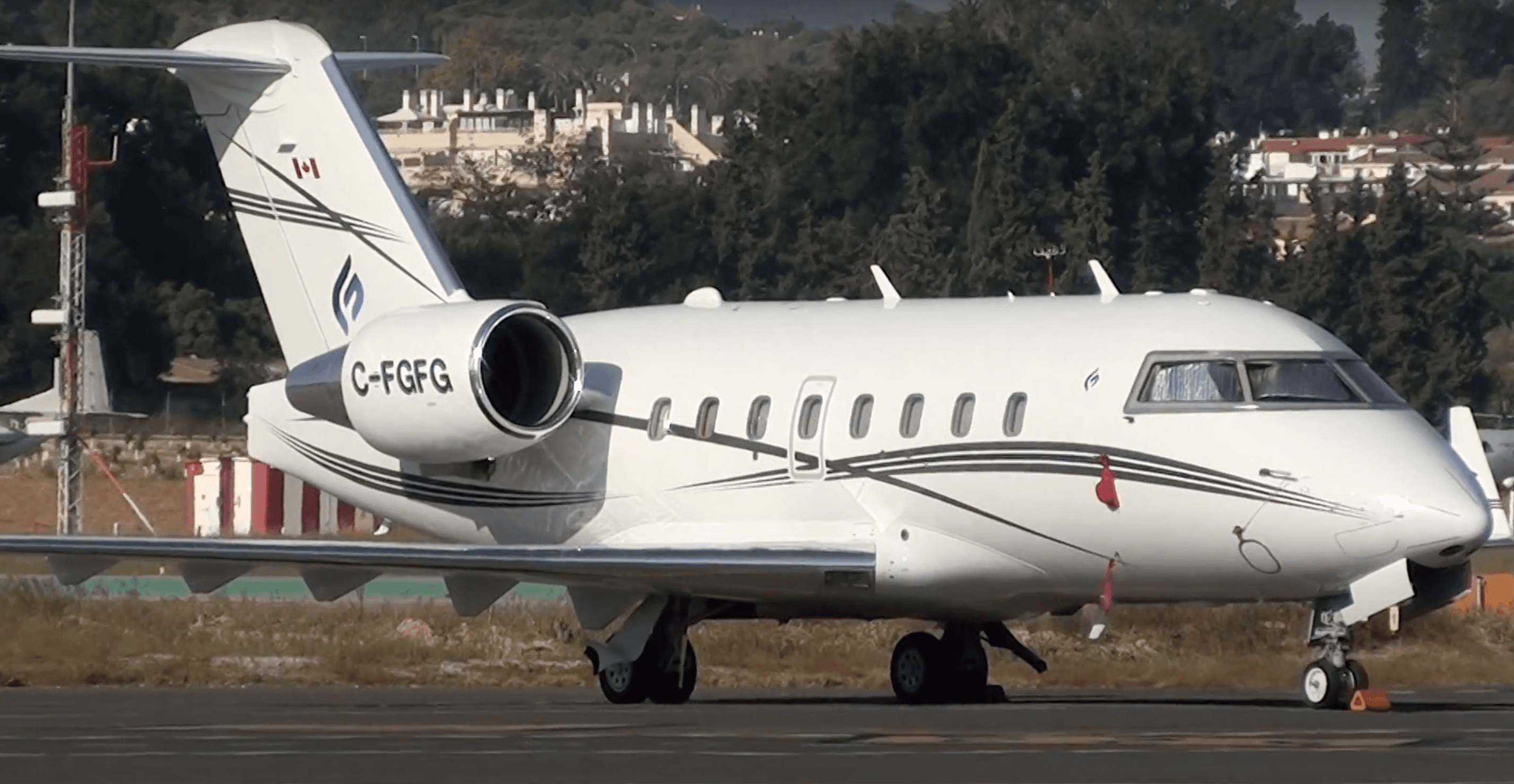 Bombardier Challenger 604 - image 7