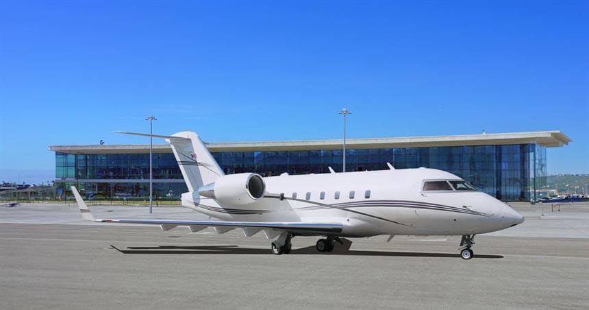 Bombardier Challenger 604 - image 9