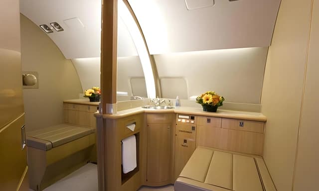 Bombardier Challenger 601-3A - image 5