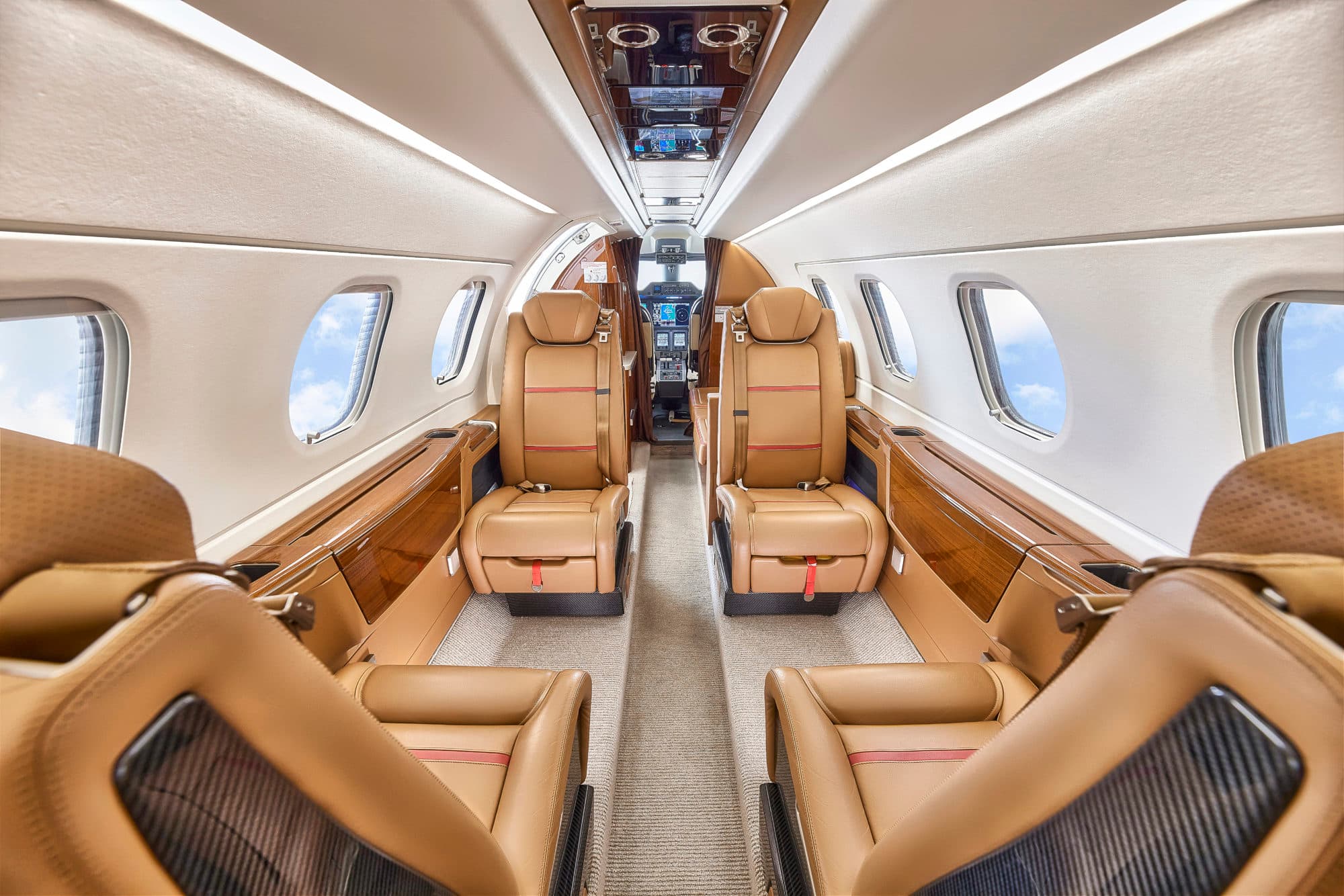 Embraer Phenom 300 - image 2