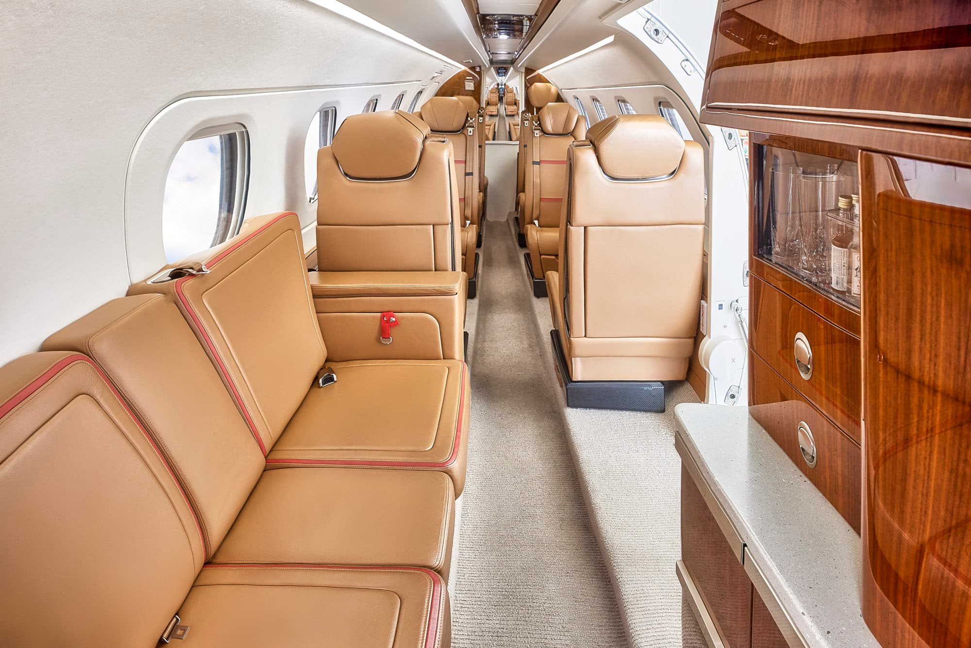 Embraer Phenom 300 - image 4