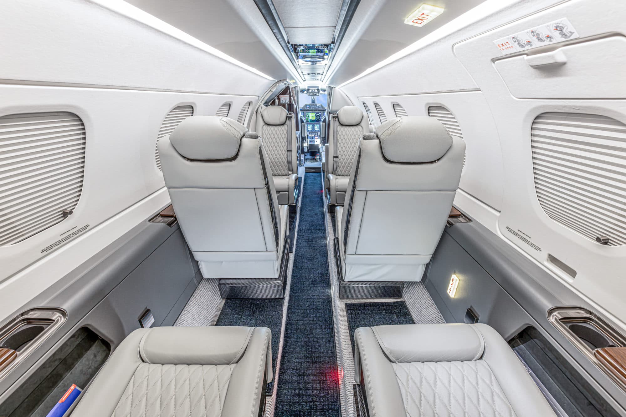 Embraer Phenom 300 - image 3