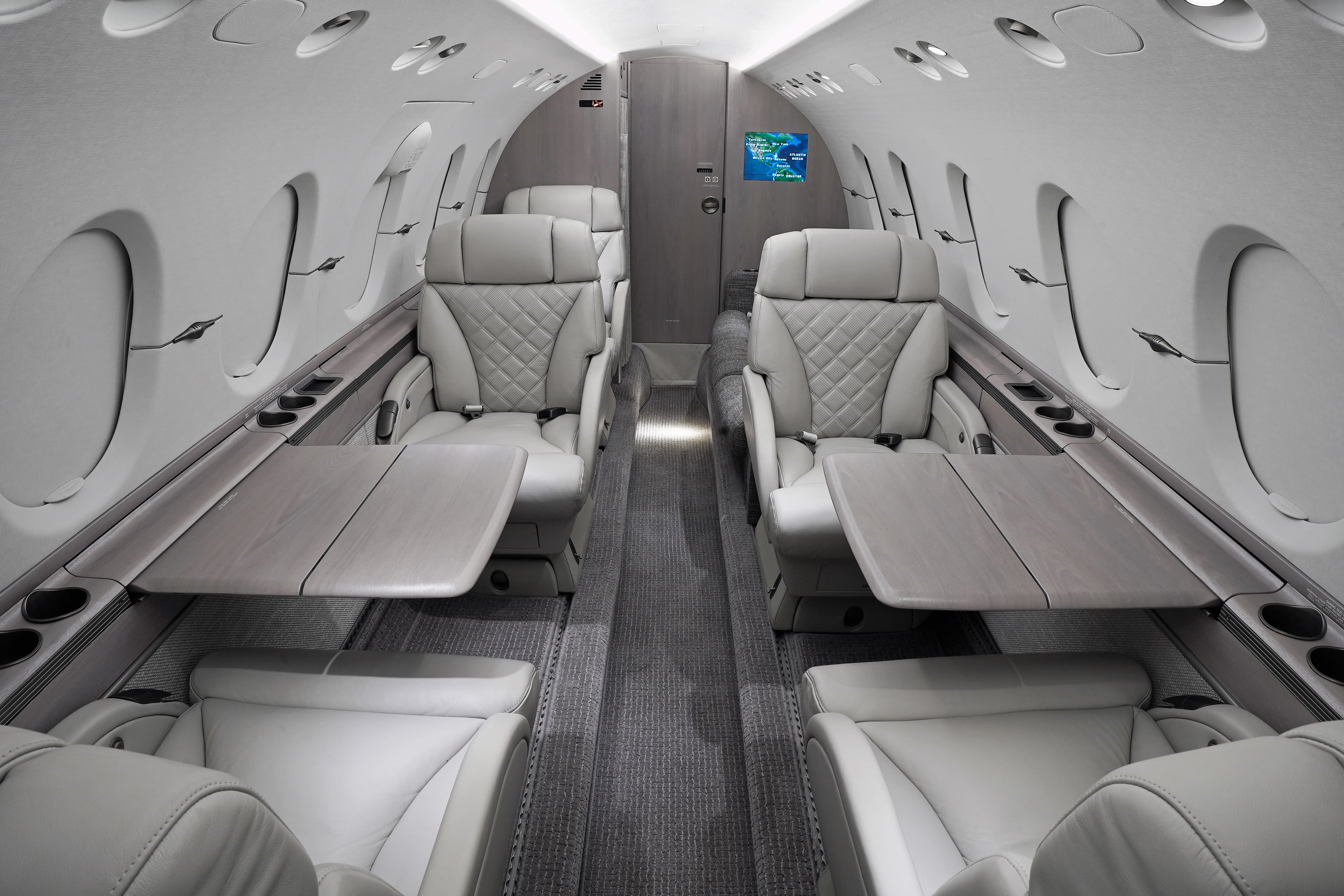 Beechcraft Hawker 850XP - image 2